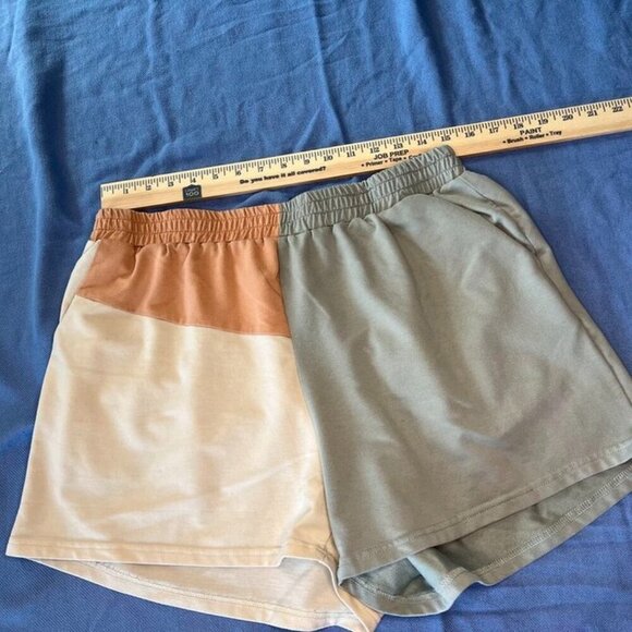 SHEIN Curve Colorblock Shorts – Size 1XL - Picture 3 of 7